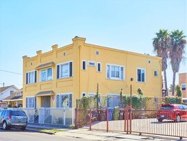 448 W 52nd St in Los Angeles, CA - Building Photo