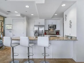 7137 E Rancho Vista Dr, Unit 4001 in Scottsdale, AZ - Foto de edificio - Building Photo