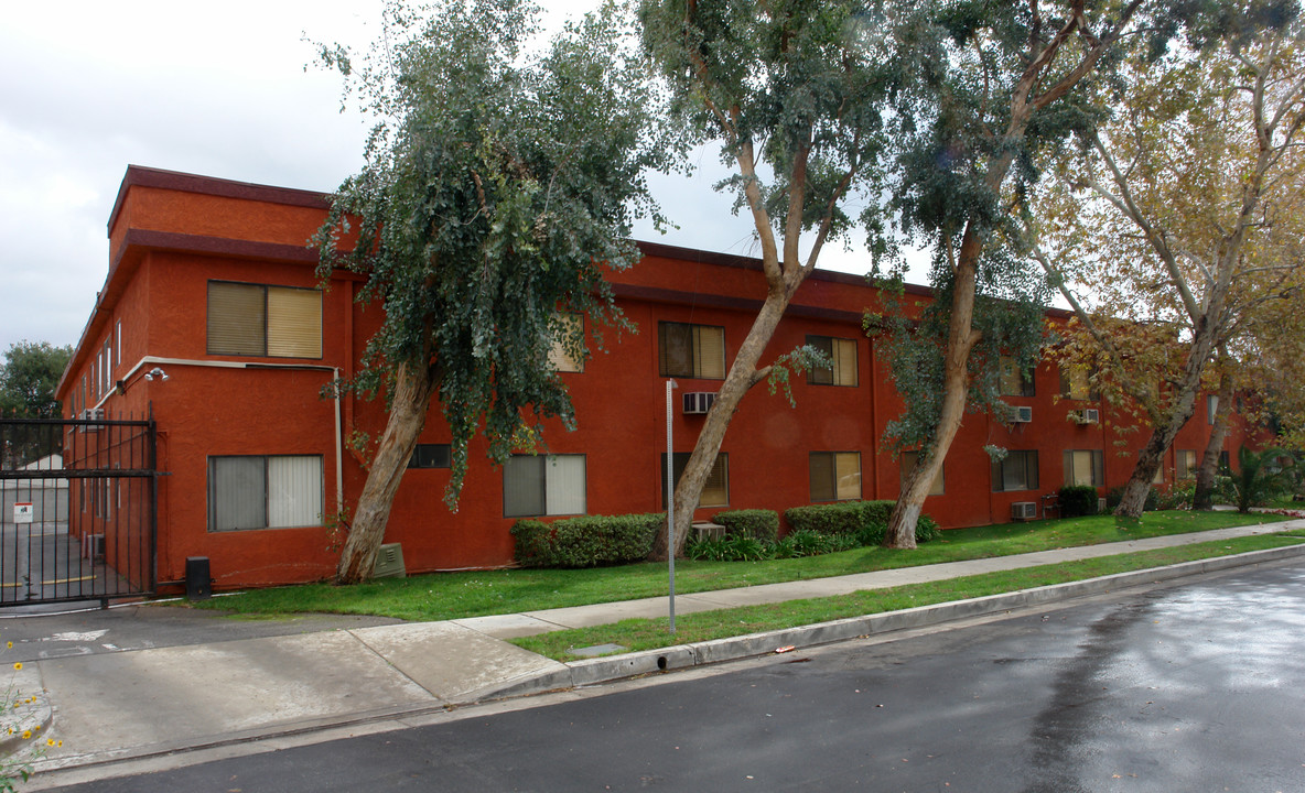 The Crescent @ Memory Park in North Hills, CA - Foto de edificio