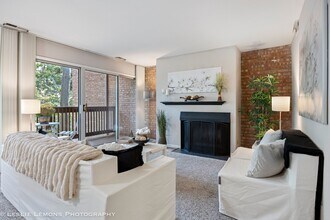 5811 Oakwood Dr in Lisle, IL - Building Photo - Building Photo