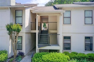 1603 Huntingdon Chase in Atlanta, GA - Building Photo