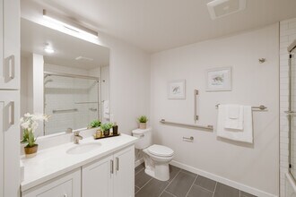 Monarch Apartments in Seattle, WA - Building Photo - Interior Photo