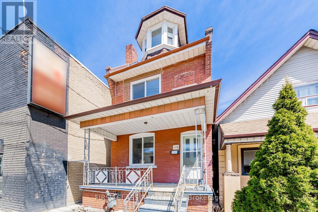 1113 Dufferin St in Toronto, ON - Building Photo