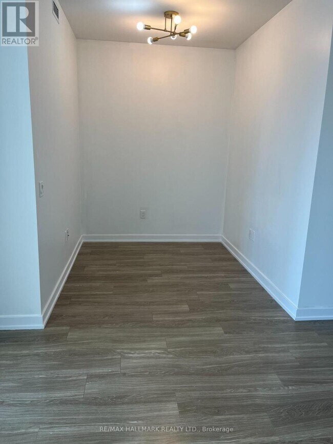 4055-4055 Parkside Village Dr in Mississauga, ON - Building Photo - Building Photo