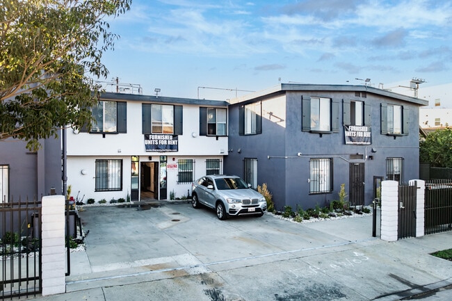 Casas on Cordova Street in Los Angeles, CA - Foto de edificio - Building Photo