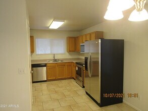 2311 E Hazeltine Way in Chandler, AZ - Building Photo - Building Photo
