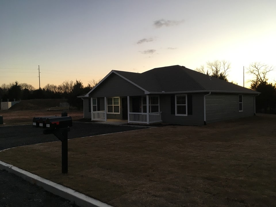16025 County Rd 3546 in Ada, OK - Foto de edificio