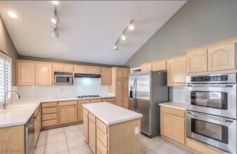 2113 N Cedar Hills St in Las Vegas, NV - Building Photo - Building Photo