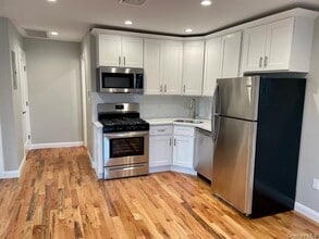 101 Davison Ave in Lynbrook, NY - Building Photo - Building Photo