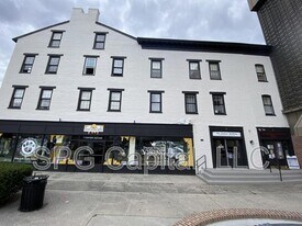 5 Center Square in Hanover, PA - Building Photo