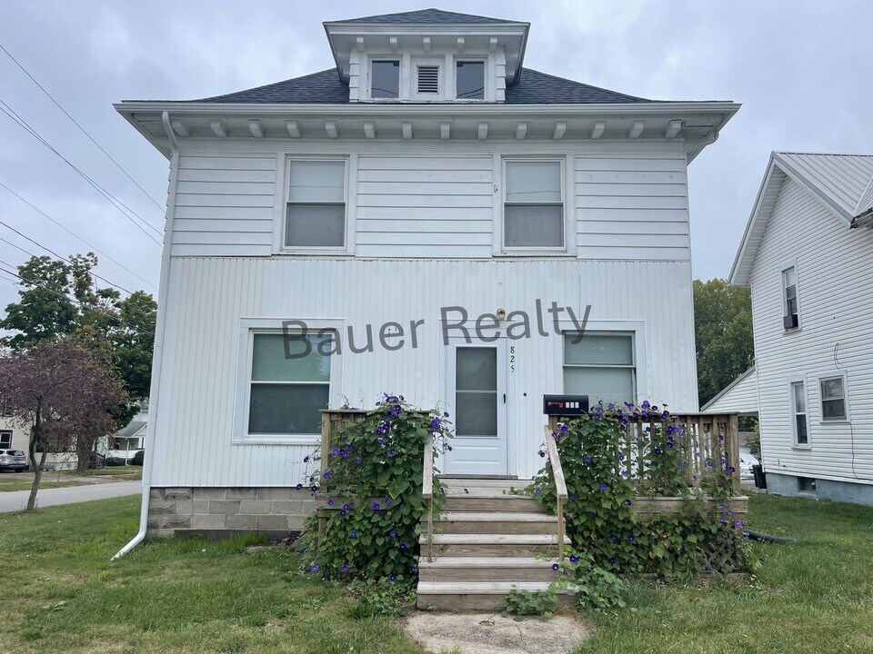 825 Union St in Ashland, OH - Building Photo