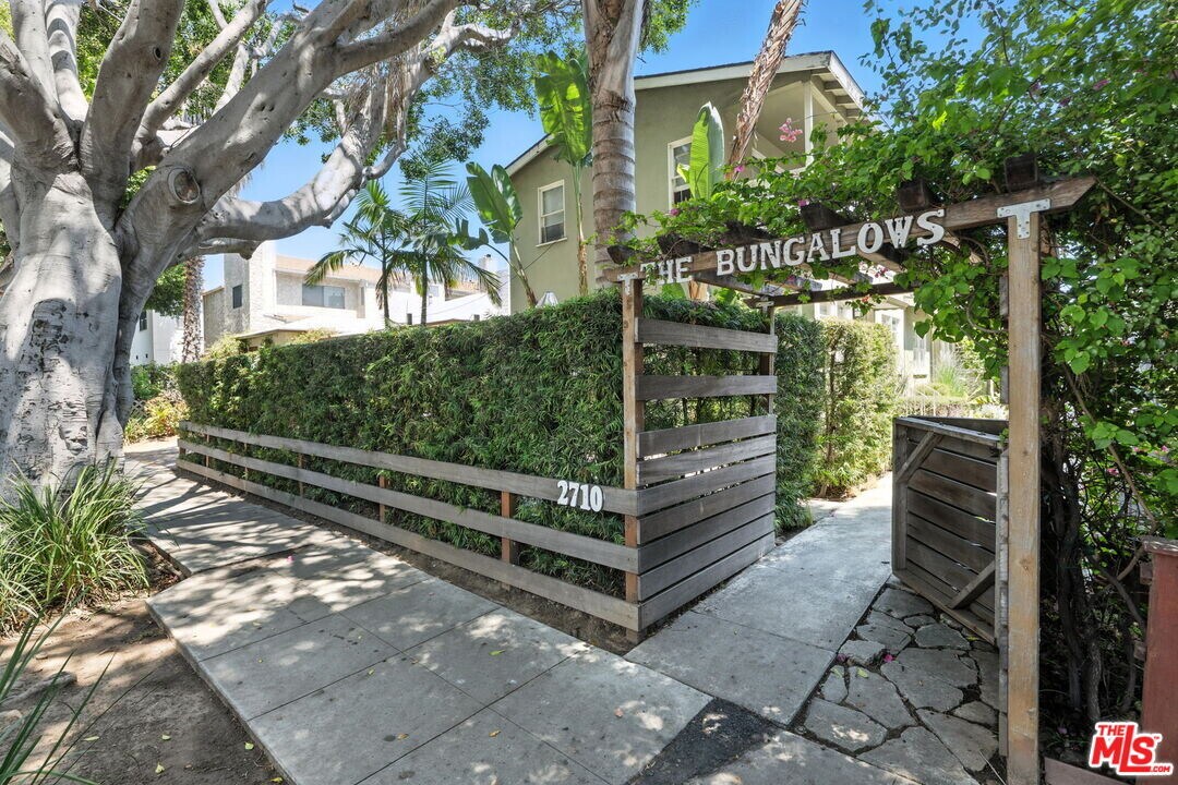2710 Arizona Ave in Santa Monica, CA - Building Photo