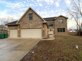 533 Colley Dr in St. Charles, IL - Building Photo