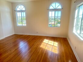 1602 S Sierra Bonita Ave in Los Angeles, CA - Building Photo