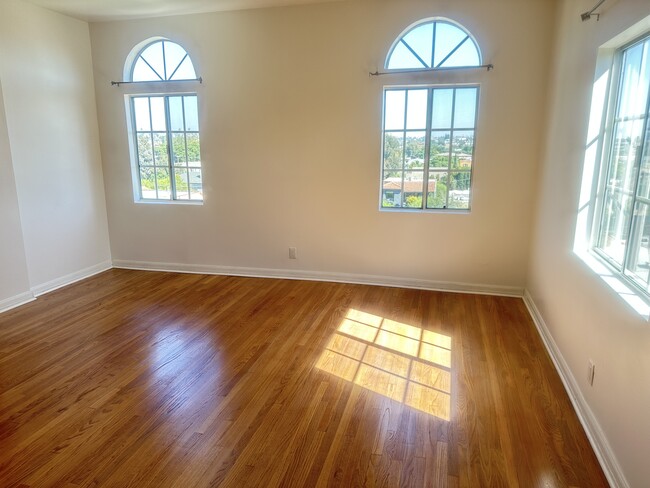 property at 1602 S Sierra Bonita Ave