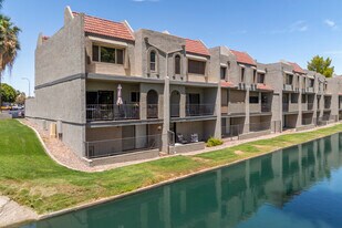 Lake Park Village in Mesa, AZ - Building Photo