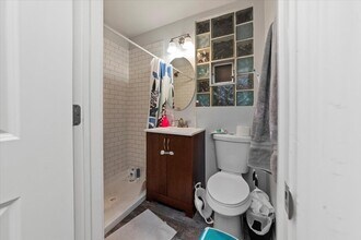 2341 W Montana St, Unit 1F in Chicago, IL - Building Photo - Building Photo