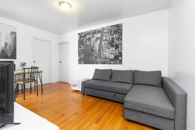 306 E 96th St in New York, NY - Building Photo - Building Photo