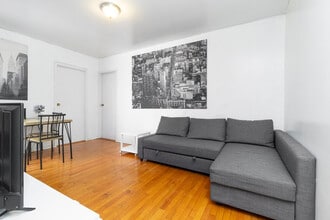 316 E 96th St in New York, NY - Building Photo - Building Photo