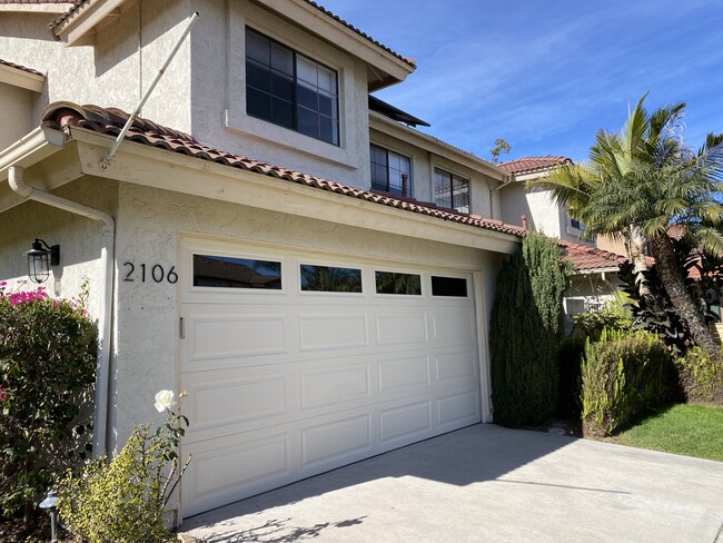 2106 Summerhill Dr in Encinitas, CA - Foto de edificio - Building Photo