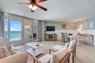 7205 Thomas Dr in Panama City Beach, FL - Building Photo