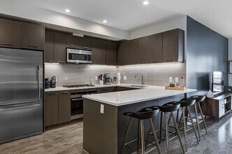 323-320 20 Ave SW in Calgary, AB - Building Photo - Building Photo