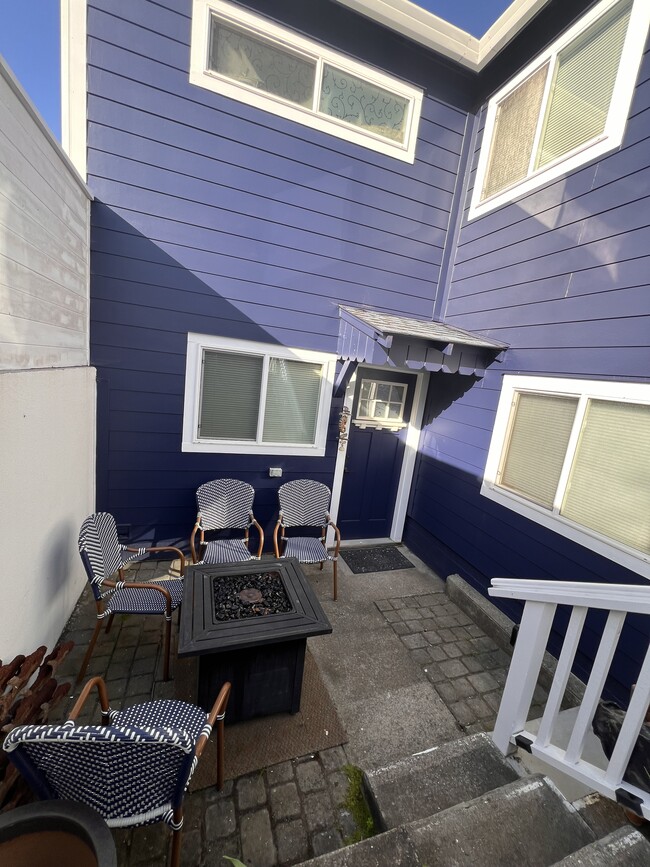 41 Ocean View Ave in Dillon Beach, CA - Foto de edificio - Building Photo
