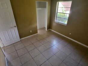 4379 Neptune Dr SE in St. Petersburg, FL - Building Photo - Building Photo