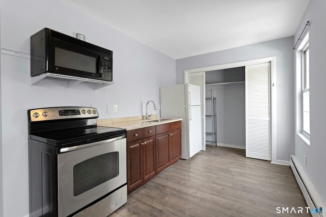 614 Earl Ave in Bridgeport, CT - Building Photo - Building Photo