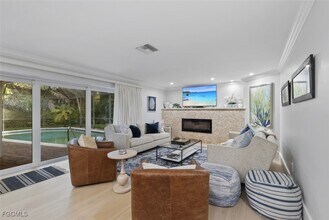 635 Fountainhead Ln in Naples, FL - Building Photo - Building Photo