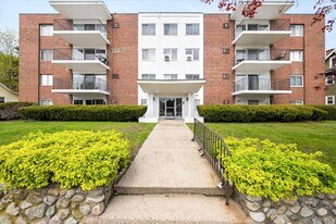 260 Tremont St, Unit 260 Tremont Unit 3 in Melrose, MA - Building Photo