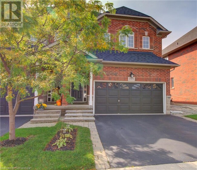 2375 Stone Glen Crescent in Oakville, ON - Building Photo - Building Photo