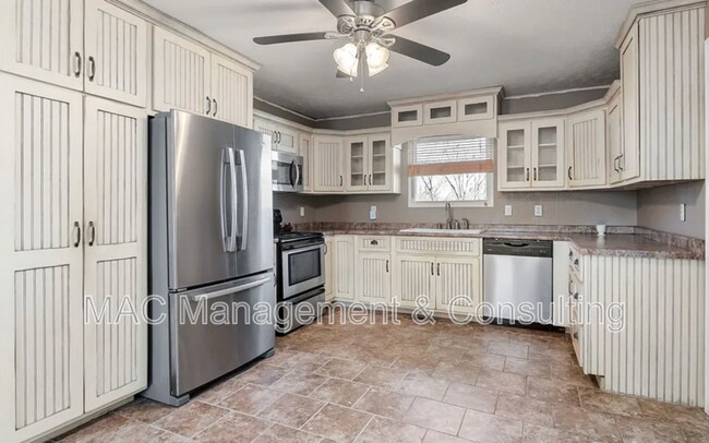 4680 S Grundy Quarles Hwy in Bloomington Springs, TN - Building Photo - Building Photo