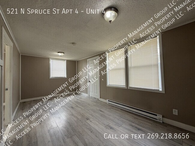 521 Spruce St in Vicksburg, MI - Building Photo - Building Photo