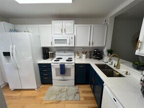 5100 Burchette Rd in Tampa, FL - Building Photo - Building Photo