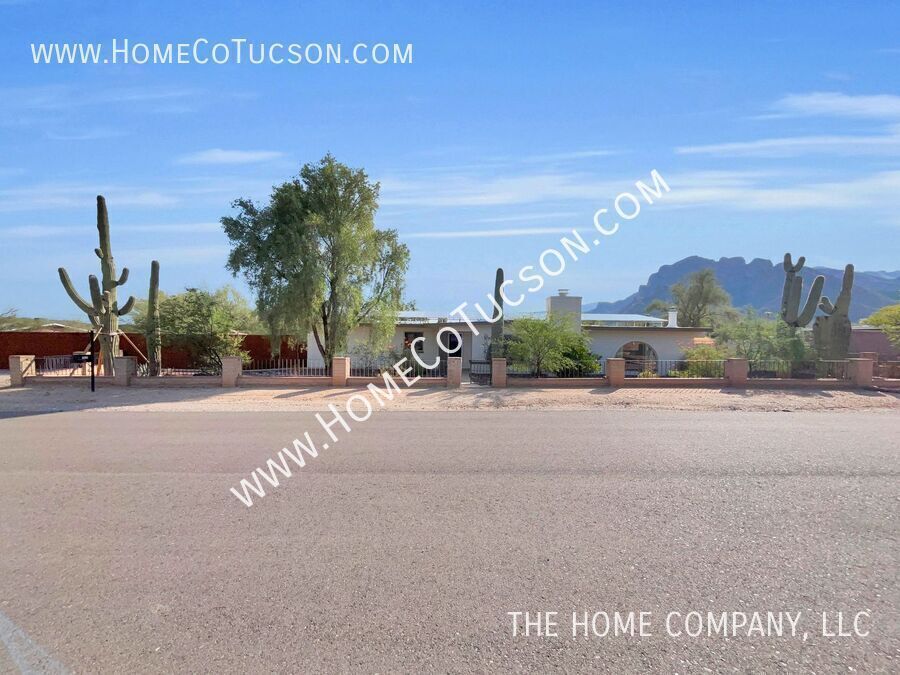 8628 N Placita Del Cardo in Tucson, AZ - Building Photo