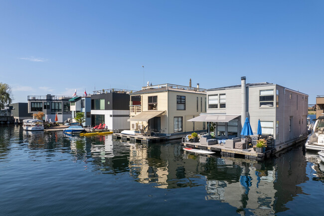 Roanoke Reef in Seattle, WA - Foto de edificio - Building Photo