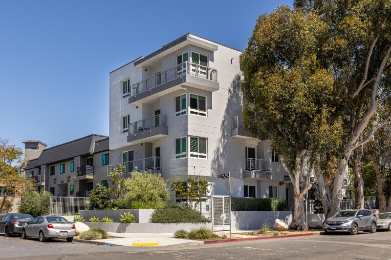 10231 Woodbine St in Los Angeles, CA - Building Photo