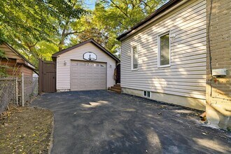 10 Roosevelt Ave in Ajax, ON - Building Photo - Building Photo