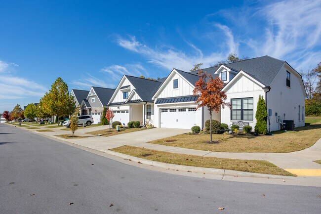 Magnolia Farms Villas in Hermitage, TN - Building Photo - Building Photo