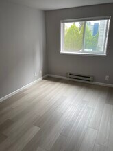 12329 Roosevelt Way NE in Seattle, WA - Building Photo - Building Photo