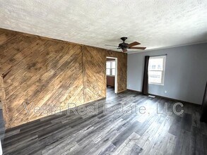 727 Dale St in Normal, IL - Building Photo - Building Photo