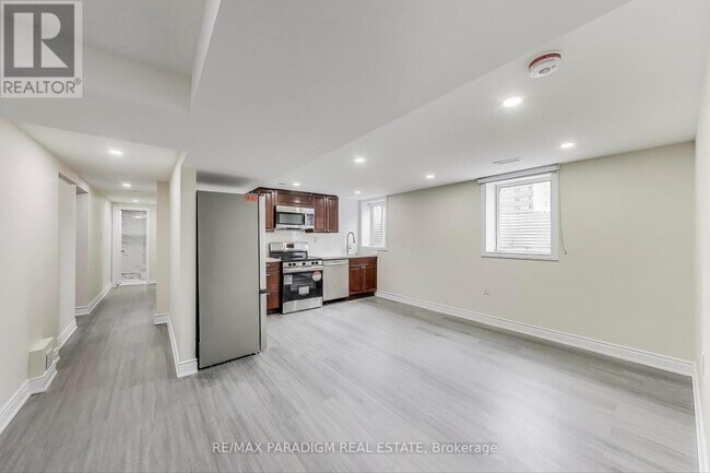 36 Rideout St in Ajax, ON - Building Photo - Building Photo