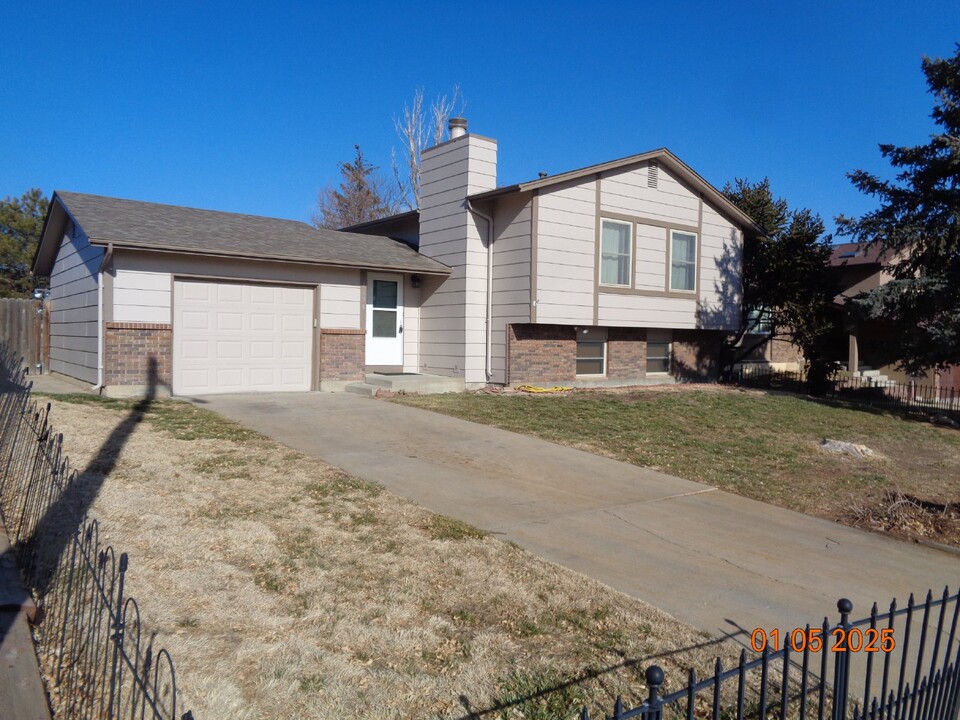 7690 Deer Trail in Colorado Springs, CO - Building Photo