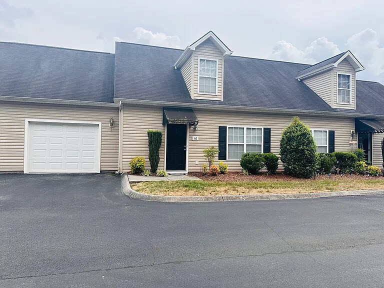 396 Jonesboro Rd in Piney Flats, TN - Building Photo