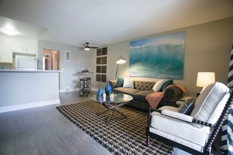 Azul Apartments in Anaheim, CA - Foto de edificio - Interior Photo