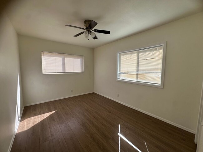 8156 Tilden Ave in Los Angeles, CA - Foto de edificio - Building Photo