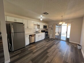 231 Fullerton Ave in Henderson, NV - Building Photo - Building Photo