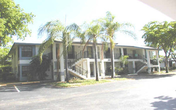 Boca Heights Apartments in Boca Raton, FL - Building Photo - Building Photo