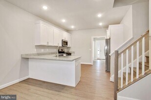 5606 Finley Rose Ct in Fredericksburg, VA - Building Photo